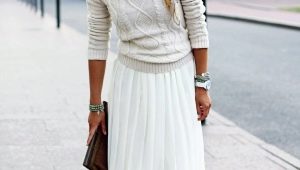 What can I wear with a pleated skirt?