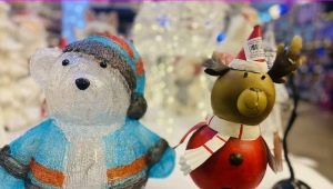 Choosing New Year's figurines
