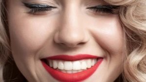Teeth whitening strips