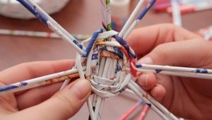 Weaving from newspaper tubes for beginners