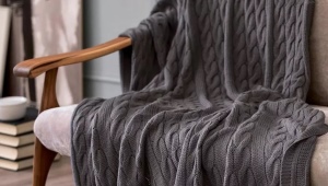 Choosing a gray plaid