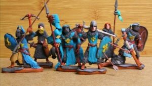 How to mold a knight from plasticine?