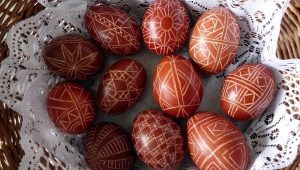 Why are eggs painted on Easter?