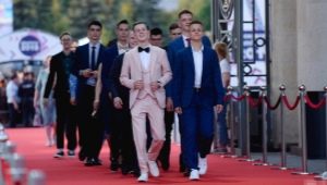 Choosing a men's suit for prom