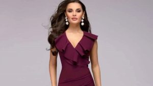 Choosing a prom dress for mom