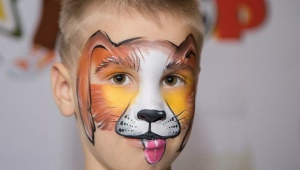 Face painting with a picture of a dog