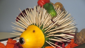 How to make a hedgehog from a vegetable marrow?