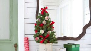How to decorate a small Christmas tree?