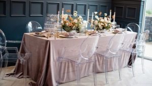 What are the sizes of tablecloths on the table and how to calculate them?