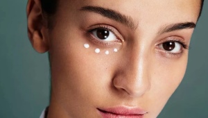 Makeup with dots under the eyes