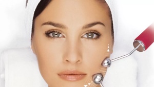 Microcurrent facial massagers