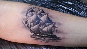 Overview of tattoo with ships