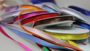 Description and selection of ribbons for needlework