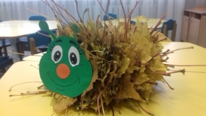 Craft Caterpillar from leaves