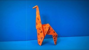 Φτιάχνοντας origami με τη μορφή καμηλοπάρδαλης
