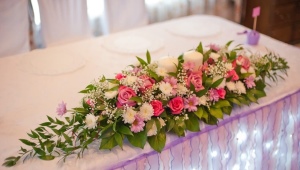 All about flower arrangements on the table