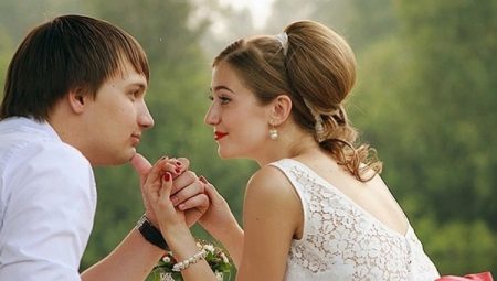 Robe de mariée avec ceinture rouge - nous mettons des accents spectaculaires