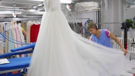 Dry cleaning of a wedding dress