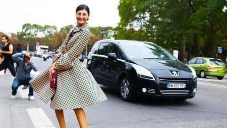 A dress with a skirt-sun should be in the wardrobe of every fashionista