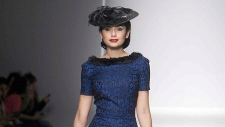What can I wear with a lace dress?