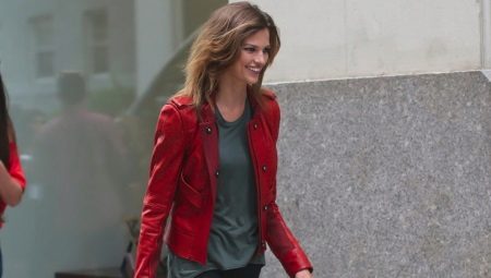 Veste en cuir rouge