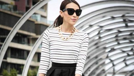 Skirts with opposite pleats
