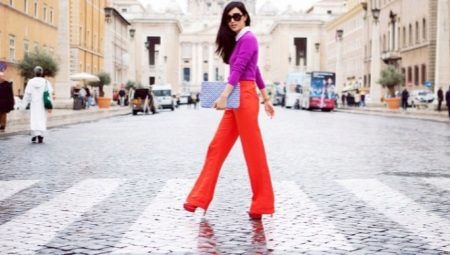What can I wear with red pants?