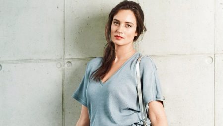 Pattern and sewing of a blouse with a one-piece sleeve