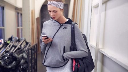 Sweatshirts with zip