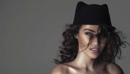 Hat with cat ears