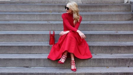 Closed toe sandals