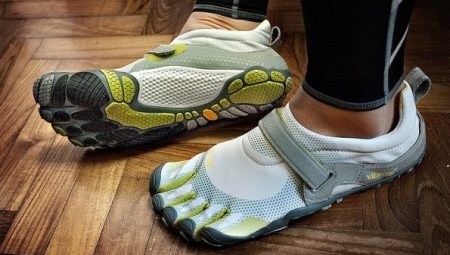 Toe sneakers