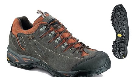 Trekking sneakers