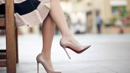Beige patent leather heels