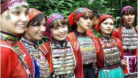 Mari national costume