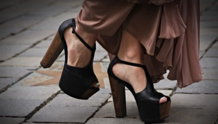 Shoes with thick heels and platform