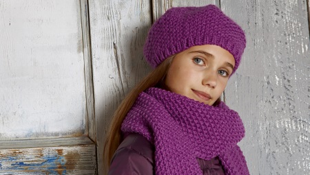 Knitted scarf for girls