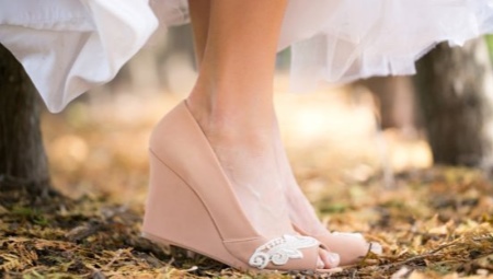 Chaussures compensées beiges