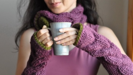 Knitted mitts