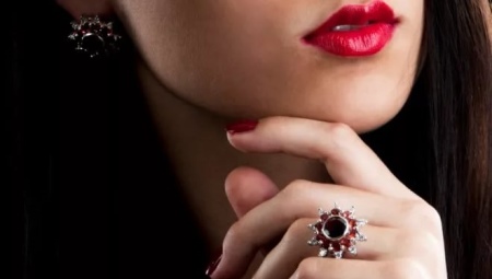 Bague avec grenat