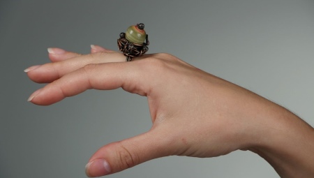 Ring with onyx