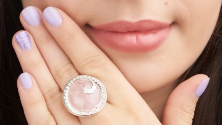 Rose quartz ring