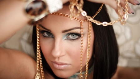 The size of the chain on the neck