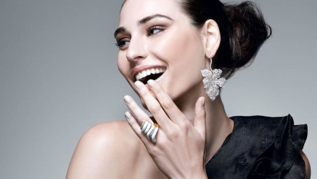 Gold ring with diamond