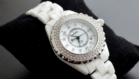 Ladies watch with ceramic bracelet