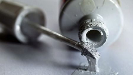 How to wipe the putty from things?