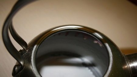 How to clean a stainless steel kettle outside and inside?