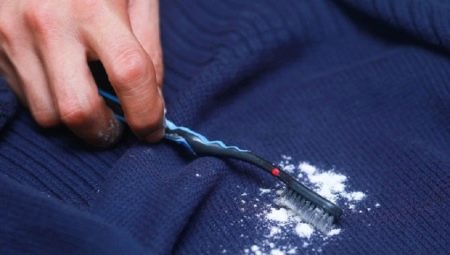How to remove oil from clothes?