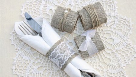 How to fold a cutlery napkin?
