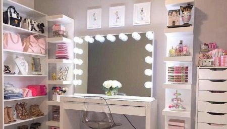 How to Choose a Lighted Makeup Mirror?